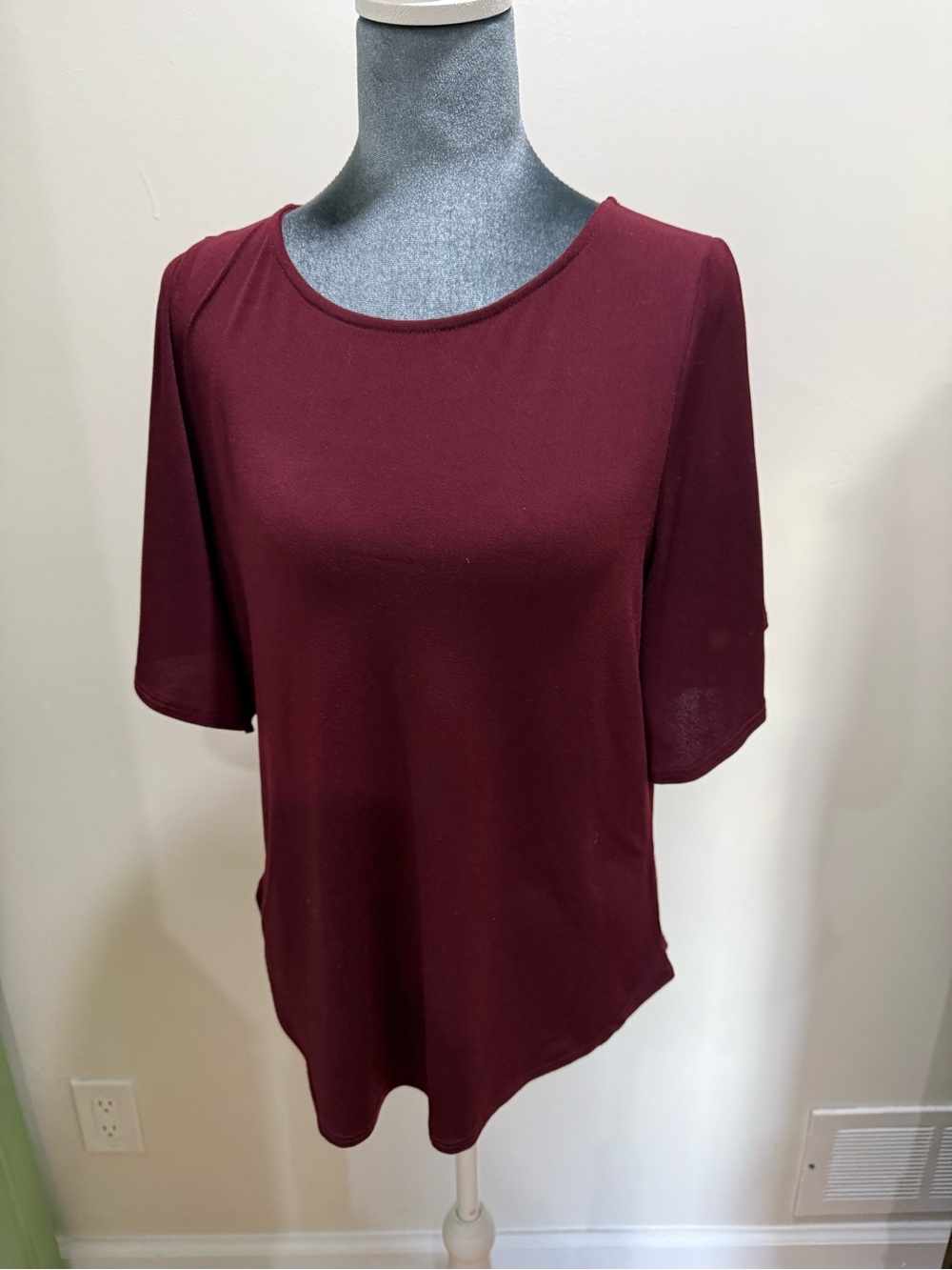 Green Envelope Women's Short Sleeve Top in Burgundy